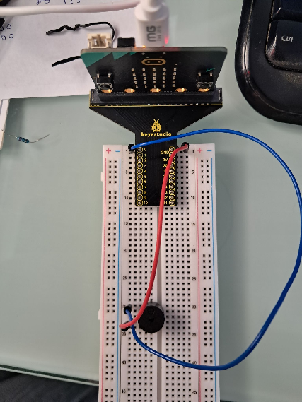 חיבור זמזם חיצוני ללוח micro:bit ולברדבורד